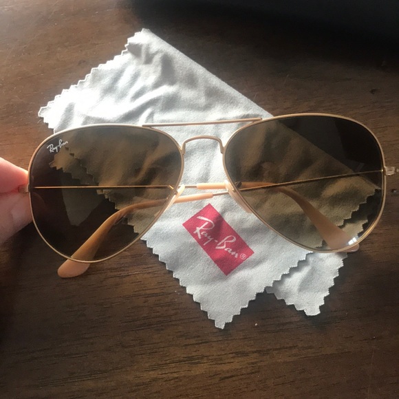 Gold aviator Ray-Ban sunglasses - Picture 2 of 5